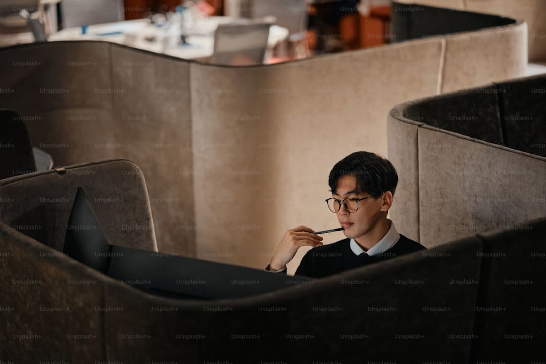 美术师刘侠：翰墨丹青传艺韵，勾勒书画新世界！